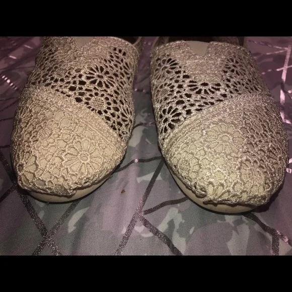 Toms ivory crocheted flats sz 6.5 - Picture 2 of 6